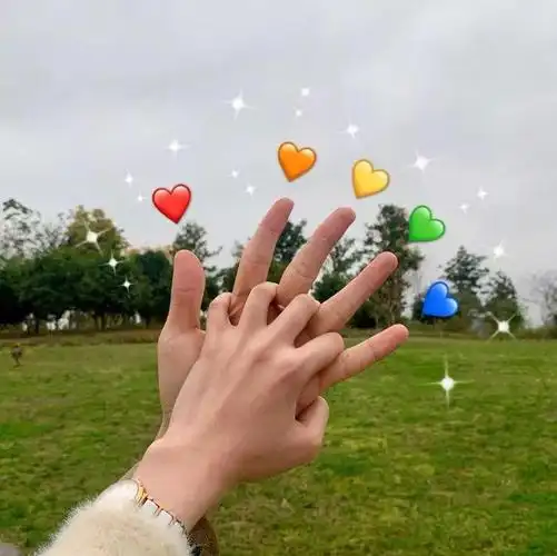 超火情侣手势照推荐给你让你可以低调撒狗粮