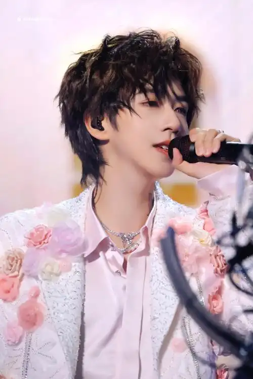 时代少年团叁重楼暨出道四周年演唱会##贺峻霖饭撒小天使##贺峻霖