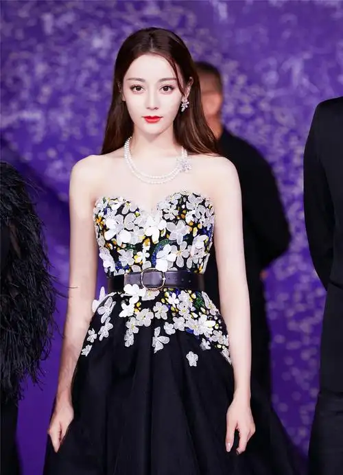 金鸡红毯比美的女明星都没作品倪妮我没作品没底气接受采访