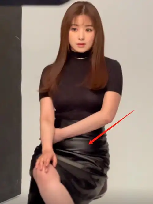 其实张含韵胖了有一段时间了,近期她发布的视频中,就能看到明显的