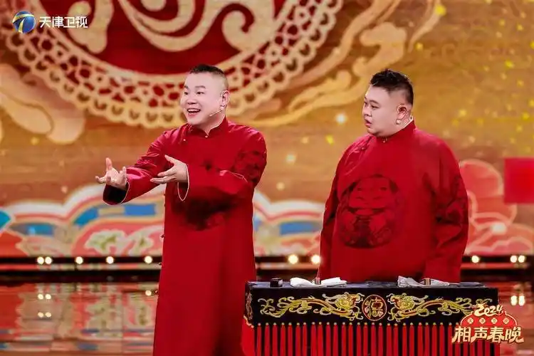 央视春晚看不到的郭德纲于谦,在这里连演仨相声_岳云鹏_晚会_张国立