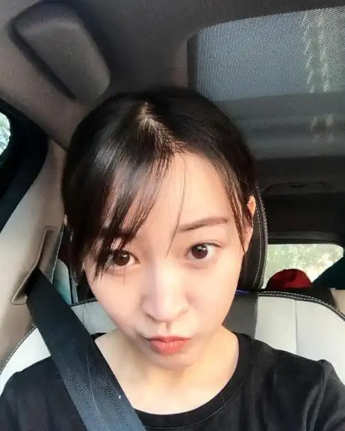 毛骗--女神安宁近照曝光,发际线让人堪忧,疑似秃顶