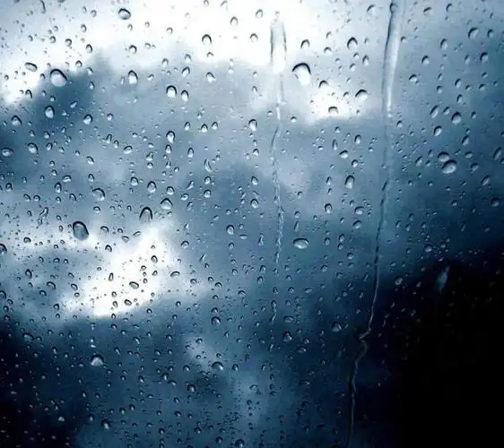 玻璃窗外唯美雨景