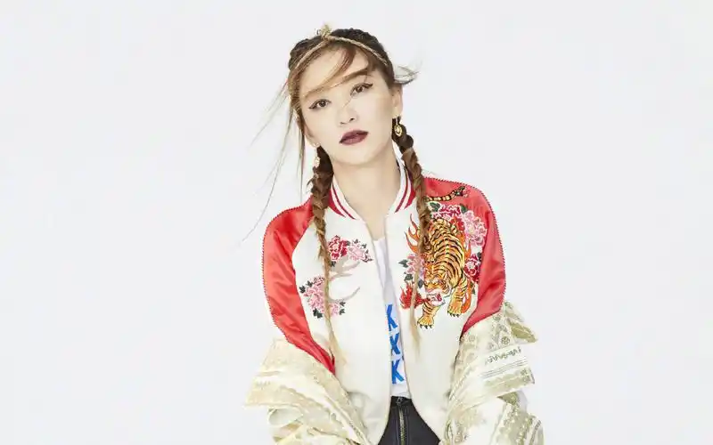 应采儿性感写真图片桌面壁纸