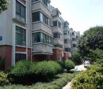 市中心旁!新世纪花园!自住装修三房!户型方正!采光好!诚售