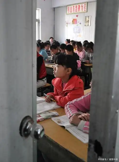 农村孩子入学寄宿制学校的背后,更多的是家长隐隐的无奈