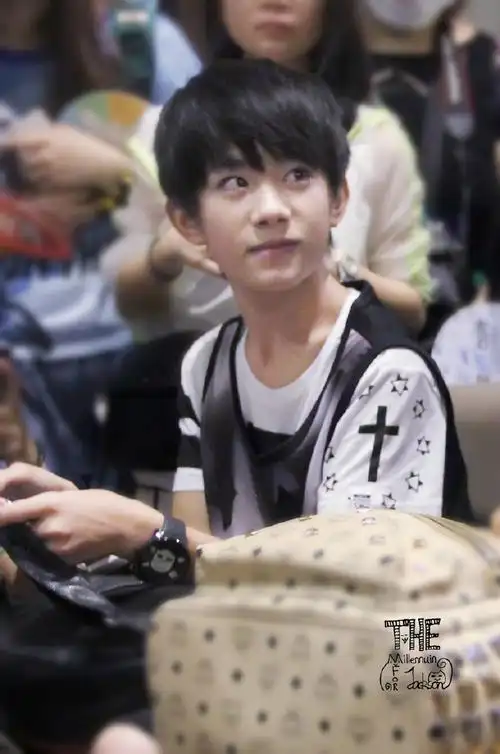 易烊千玺十稔终章皆成序