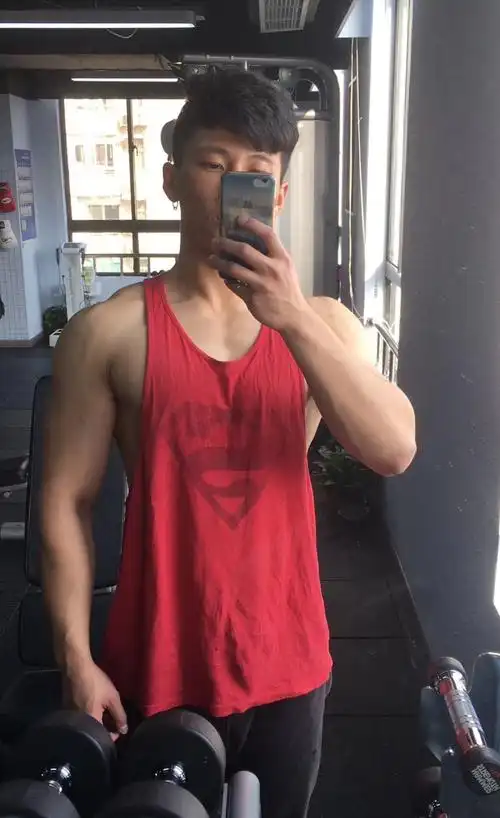 肌肉男～健身教练包奕斌.(2018年11月9日制作)