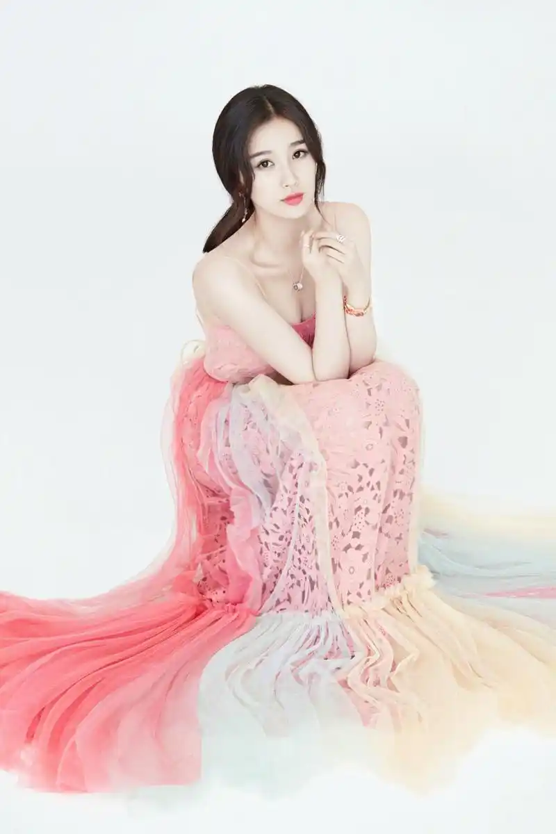 虞书欣彩色仙女礼服唯美写真图片