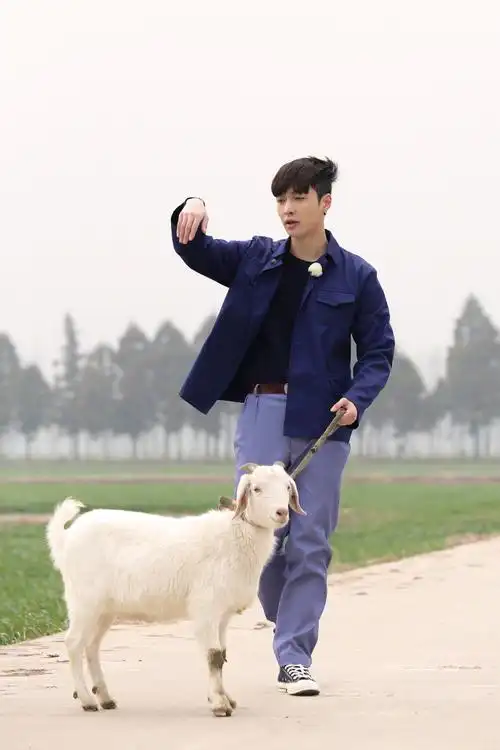 [张艺兴][新闻]180429 接地气的画风!在农村体验务农劳动的极限男人帮