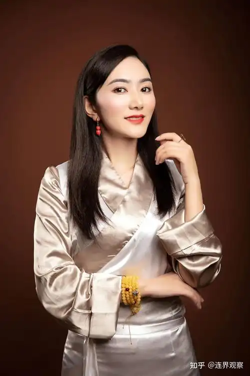 藏族实力派女歌手妙音姑娘泽绒拉姆单曲《藏语言文字》首发上线