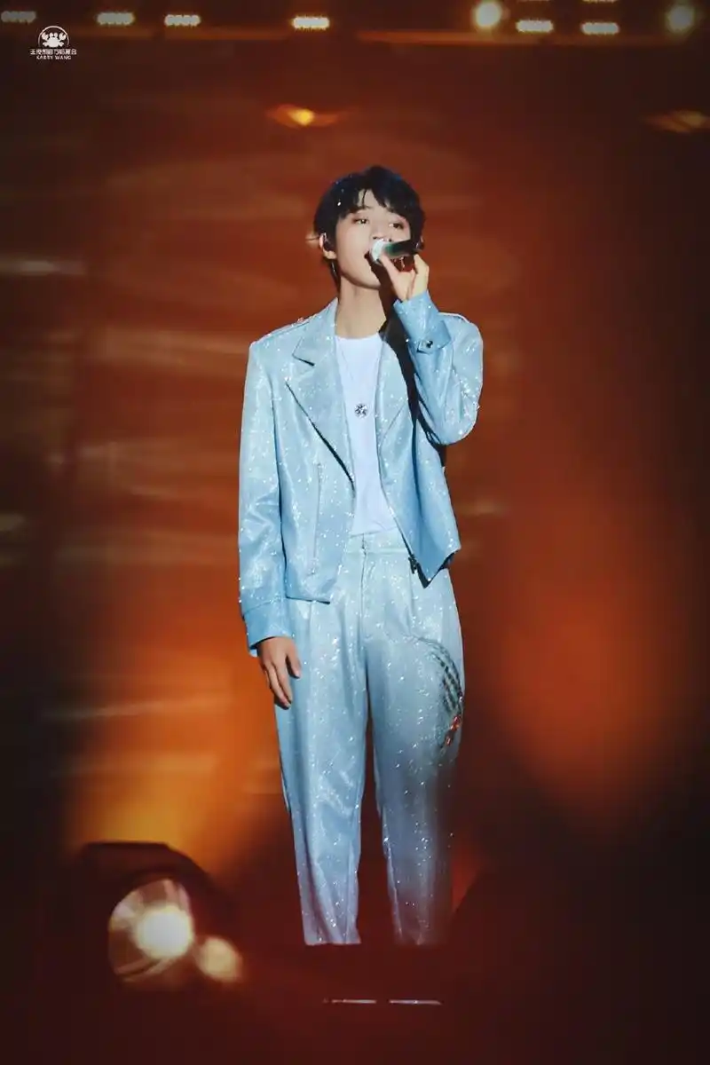 王俊凯# #tfboys十年之约演唱会# 我来存图