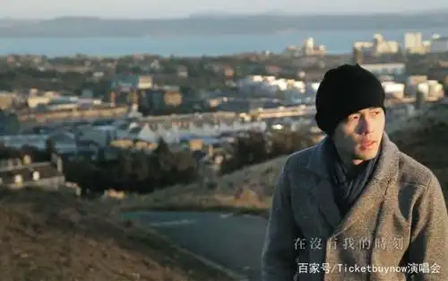 《明明就》是一首典型的周氏情歌,虽然歌曲少了《简