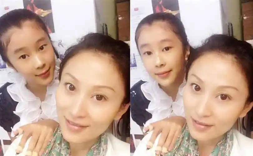 杨子前妻陶虹罕见现身,穿蝴蝶结长裙似贵妇,比黄圣依还美上三分