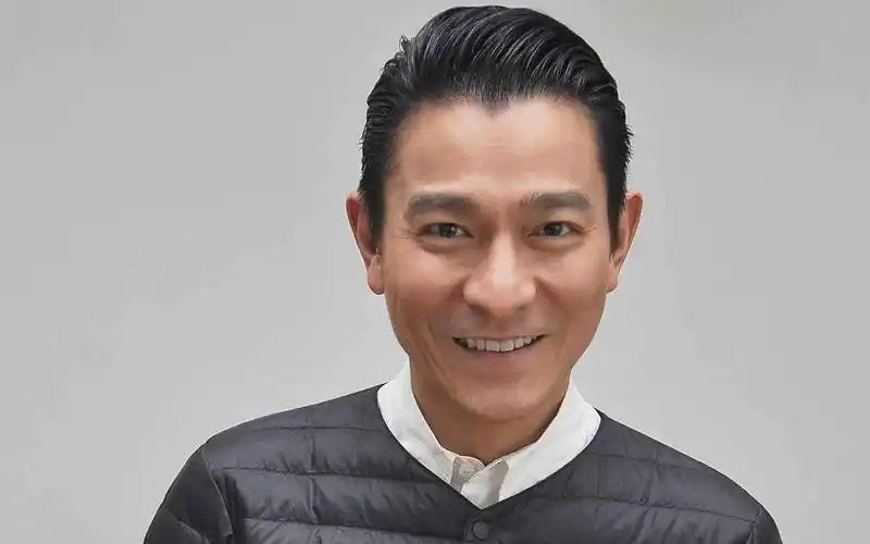 刘德华误发照片后秒删,曾感慨时光流逝_哔哩哔哩 (゜-゜)つロ 干杯