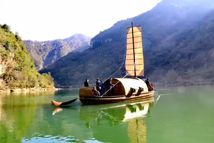 南河又现木帆船