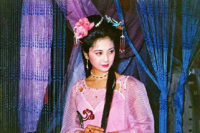 西游记女儿国国王:没有牵手没有拥抱,却把情字演绎得淋漓尽致|唐僧