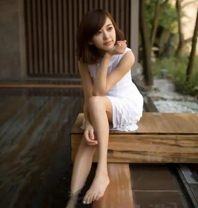 陈意涵挺孕肚素颜坐公交车被偶遇路人视角下的陈意涵长这样