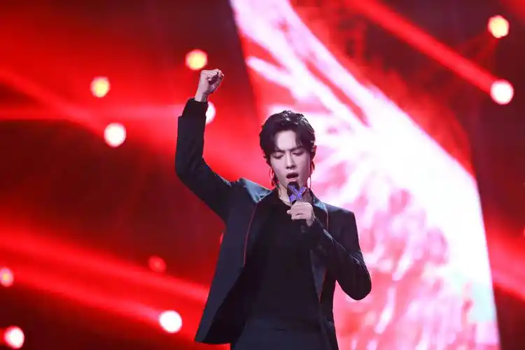 肖战《光点》打破付费数字单曲纪录,流量明星撑起了数字音乐产业?