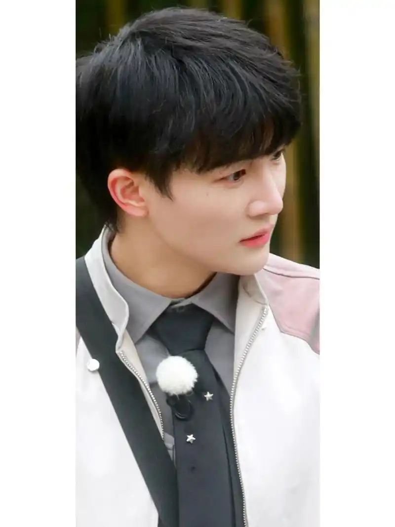 周深壁纸215665156641566有小白粥导师那味了 crartist