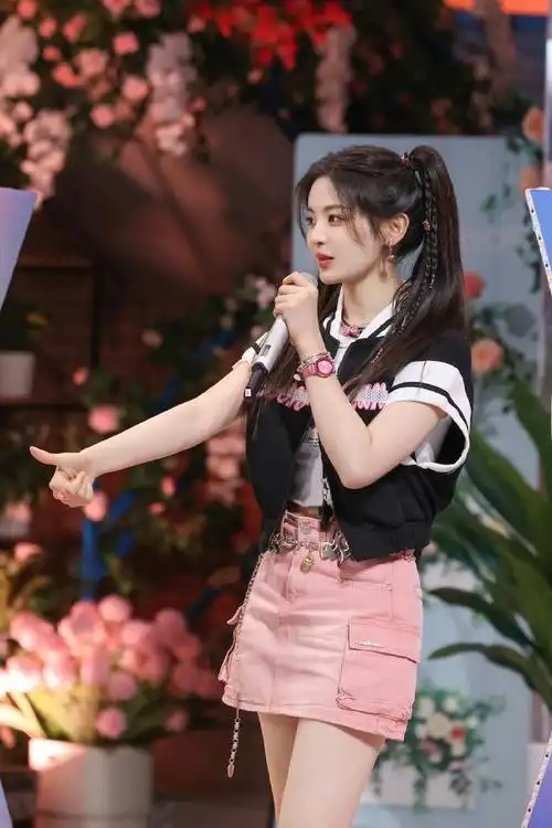 杨超越你好星期六双马尾造型##杨超越双马尾辫造型