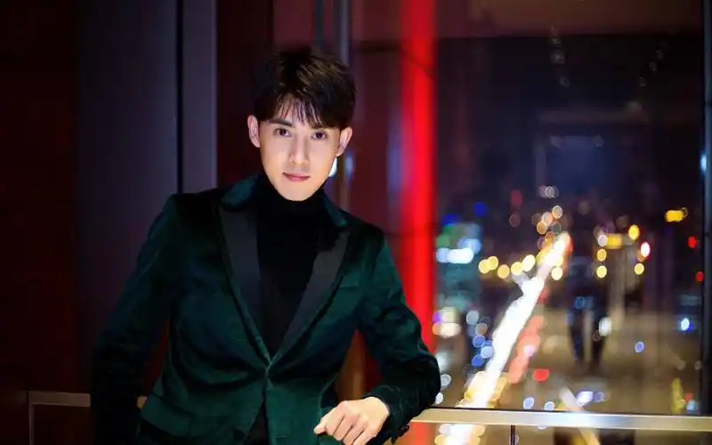 张睿帅气有型高清图片桌面壁纸