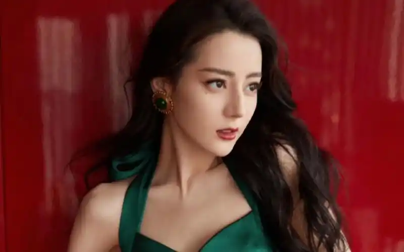 迪丽热巴写真大片