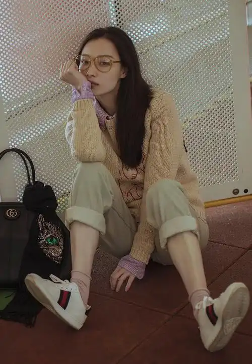 为什么倪妮那么会拍照看她的坐姿就知道了学会了秒杀路人照