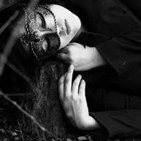 半蒙面头像女生 黑白半遮脸女生头像_微信头像图片大全