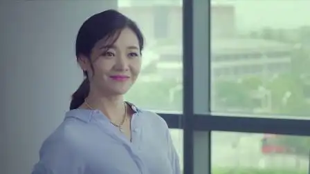 当时这部剧走红的就是在剧中扮演张嘉译前妻的王维维,这样说大家是不