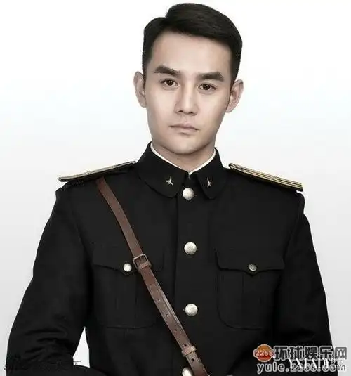 娱乐 明星 大陆星闻 / 正文军装控的亲快戳这里,看看这一大波"军帅"里