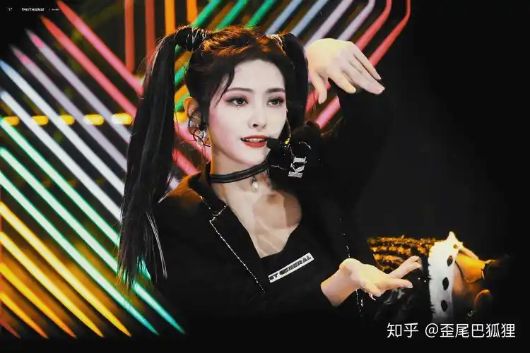 如何评价许佳琪在《非日常狂欢》中的表现?