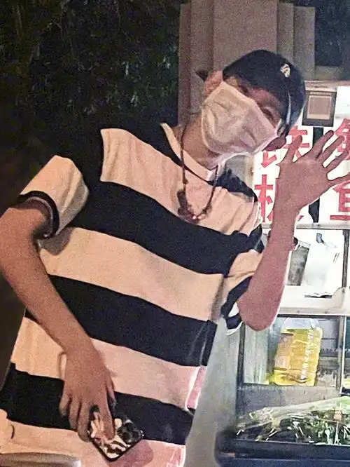 男朋友也不能这样歪头招手傻笑吧!可爱到犯规啦