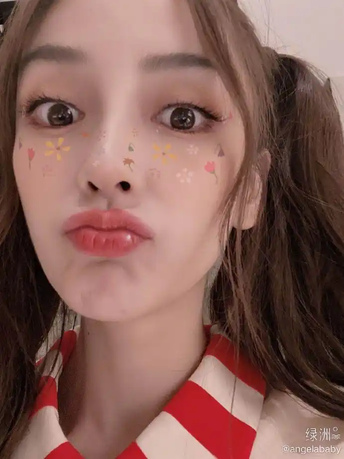 十八岁少女 angelababy绿洲晒自拍 梳双马尾娇俏可爱