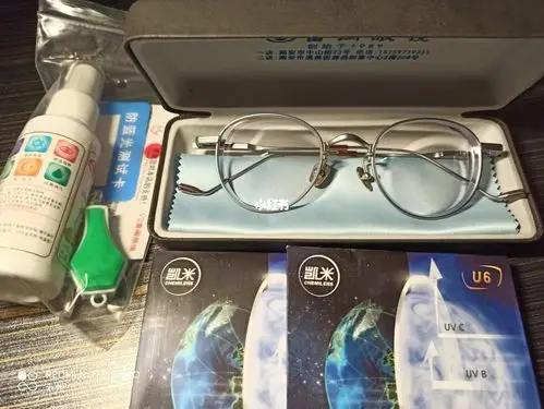 真的不想再配黑色方框眼镜我记得从小学就开始带黑框毕竟我也是花季