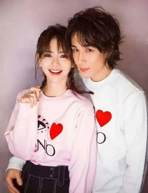 戚薇李承铉一家香港游玩,1岁半儿子首露面,lucky身高猛长_迪士尼