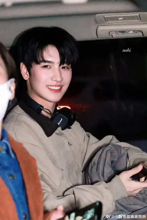 黄俊捷活动饭拍图##黄俊捷好甜