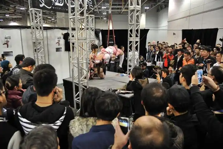 著名av女优助阵 澳门成人展开幕火爆现场图赏