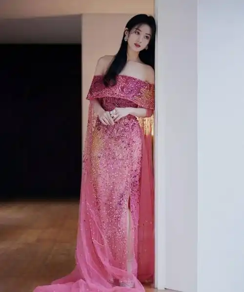 赵丽颖星光大赏连换三套!