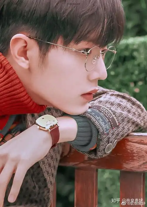 肖战有哪些可以做屏保的照片?