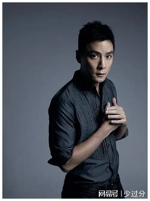 吴彦祖发布第二条视频:谁拿走了我的外卖?网友称:他到底哪里帅