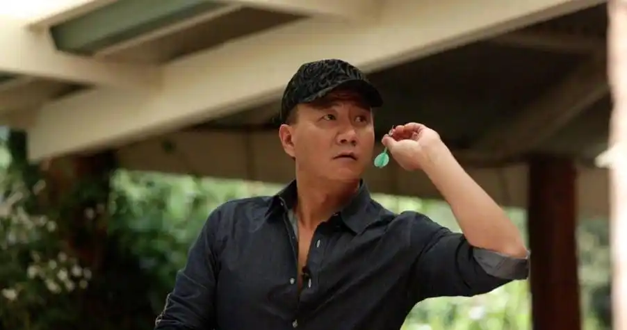 唯一一个女生离场之后,胡军和刘烨鼓足了劲说了一句:预备,脱.