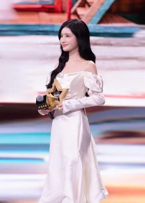 陈意涵estelle超话  演员@陈意涵estelle荣获「年度优秀演员」奖项
