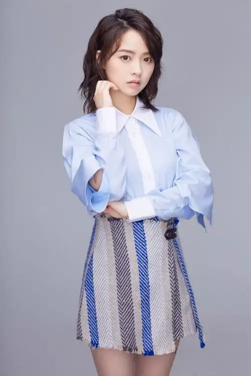 演员余心恬最新写真曝光 职业与甜美并存展现蜕变魅力