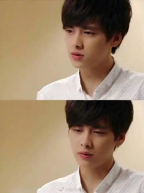 感受一下#李易峰#纯纯的校草味儿,小总裁范儿～青涩时期的峰峰你喜欢