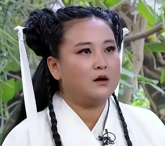 "今后,众人或许会戏称我为那位体态丰满的小龙女,因为我将为她承担