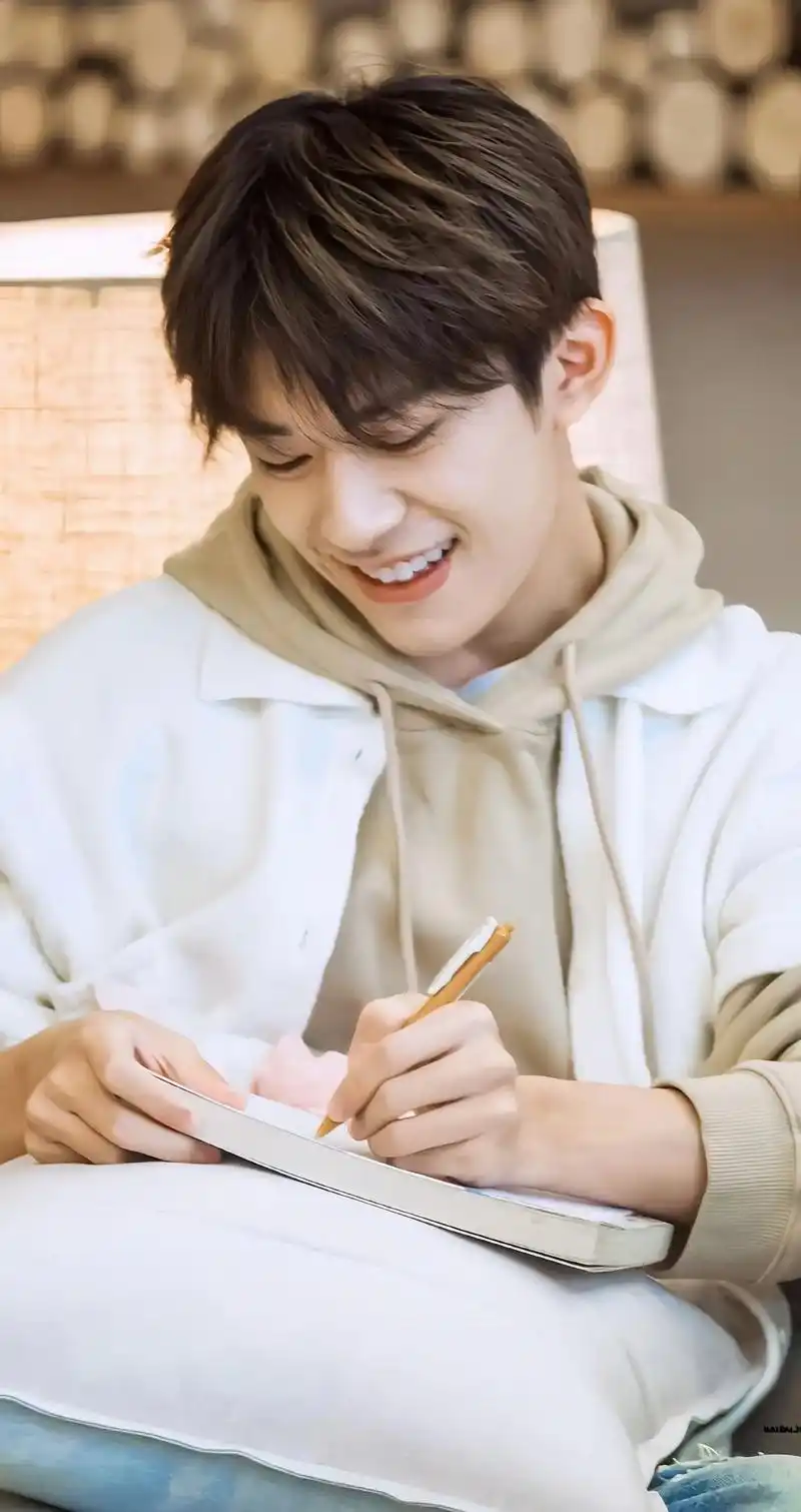 你的男朋友是什么样的  #易烊千玺 #氛围感 #治愈系 - 抖音