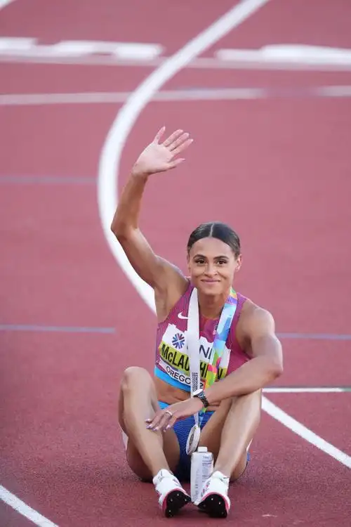 (田径世锦赛)麦克劳林破女子400米栏世界纪录