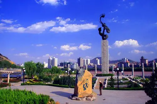 30载中川离别重逢金城兰州庆祝建军90周年再叙战友情自驾西行赏陇上