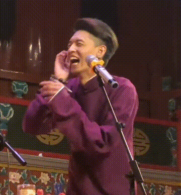 存一下秦霄贤的表情包,有一张蹦迪的就不放出来了